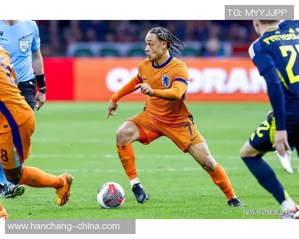 荷兰足球球星因秃头引发关注 竞技状态和外貌变化成球迷热议话题