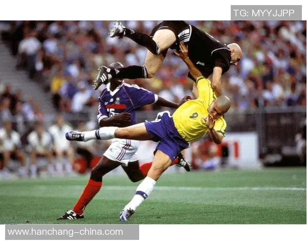 足球巨星齐聚一堂，超燃球场瞬间尽收眼底，尽享明星风采与激情对决